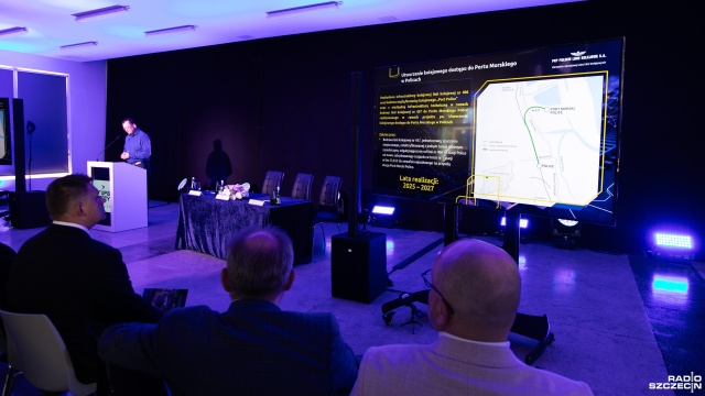 Pociągi towarowe pierwszy raz w historii będą dojeżdżały do portu morskiego w Policach. Umowa na wykonanie robót budowlanych została podpisana.