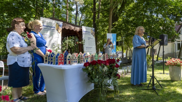 Była gala wręczenia nagród, wspomnienia i spotkanie w gronie przyjaciół. W ten sposób Stowarzyszenie Hospicjum Królowej Apostołów w Tanowie świętowało 6 urodziny.