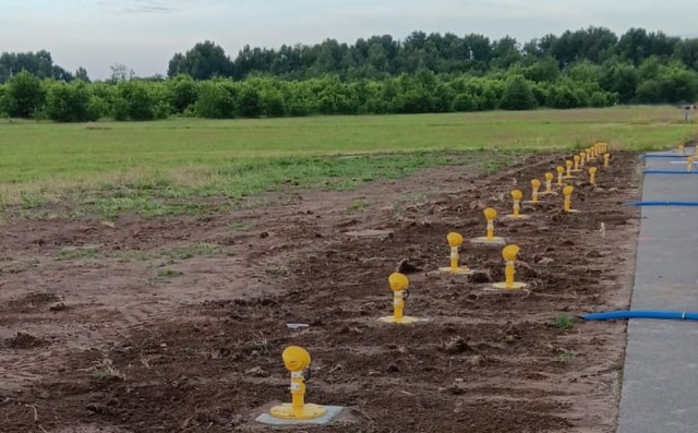 Lotnisko Szczecin-Goleniów z nowym oświetleniem pasa startowego. Pozwala ono na oszczędność energii elektrycznej o 80 procent i na obsługę ruchu lotniczego w trudniejszych warunkach pogodowych.