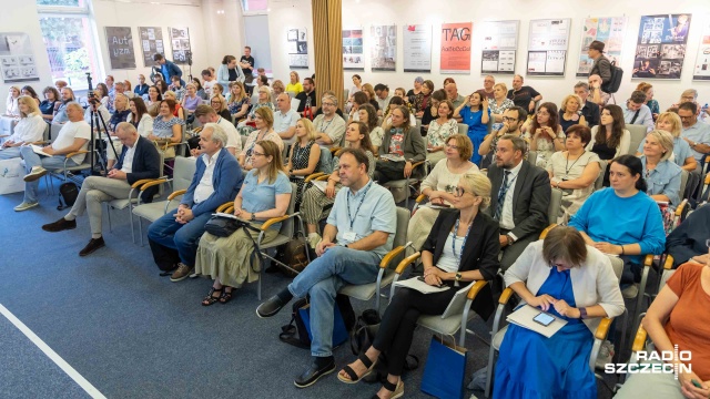 Szczecin opisywany w kronikach, wspomnieniach i w literaturze - to najnowsza książka o historii miasta widzianej oczami mieszkańców i naukowców, przygotowana z okazji 80. urodzin polskiego Szczecina.