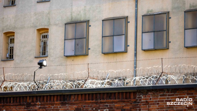 17-latek, który w zeszłym roku ugodził nożem ochroniarza ze szczecińskiej Hali Odra, trafił do aresztu, jednak za inne przestępstwa.