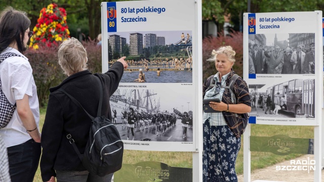 Historia Szczecina na zdjęciach fotoreporterów. Okolicznościowa wystawa zdjęć, z okazji 80 urodzin miasta stanęła na Jasnych Błoniach.