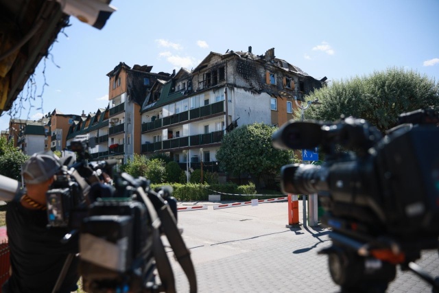 W sobotę do poszkodowanych w pożarze w podwarszawskich Ząbkach ma trafić pierwsza pomoc finansowa.