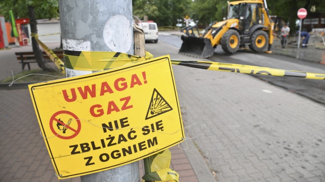 Na terenie terminala portowego Westerplatte w Gdańsku doszło do uszkodzenia rurociągu i wycieku gazu ziemnego. W związku z zagrożeniem z terenów w pobliżu miejsca wycieku ewakuowano około 200 osób.