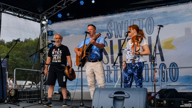 Ryba po niechorsku, koncerty i jarmark rękodzieła. Radio Szczecin nadaje dziś z Niechorza, gdzie trwa Święto Śledzia Bałtyckiego.