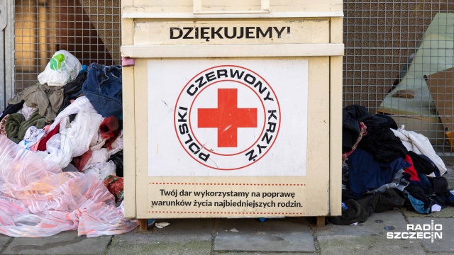 Polski Czerwony Krzyż zaczyna wycofywać część kontenerów na tekstylia.