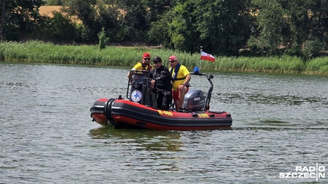 Służby wznowiły poszukiwania mężczyzny, który wieczorem zniknął pod wodą w jeziorze Panieńskim w Pełczycach (powiat choszczeński).