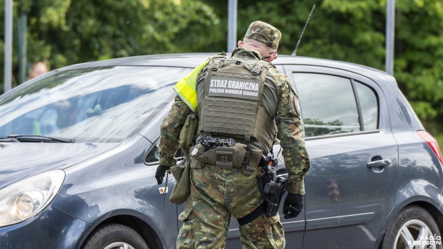 O północy wracają kontrole na granicy z Niemcami i z Litwą. Dla mieszkańców Zachodniopomorskiego i osób przekraczających granicę w województwie wiąże się to z możliwością wydłużenia czasu podróży.