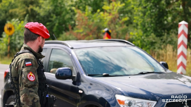 Setki pojazdów i prawie tysiąc osób skontrolowano na granicach