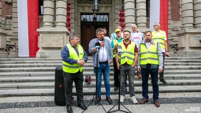 Rolnicy zawiesili protest i ruszyli do swoich gospodarstw. Przez ponad pięćdziesiąt dni stacjonowali w okolicy Muzeum Narodowego przy Wałach Chrobrego w Szczecinie.