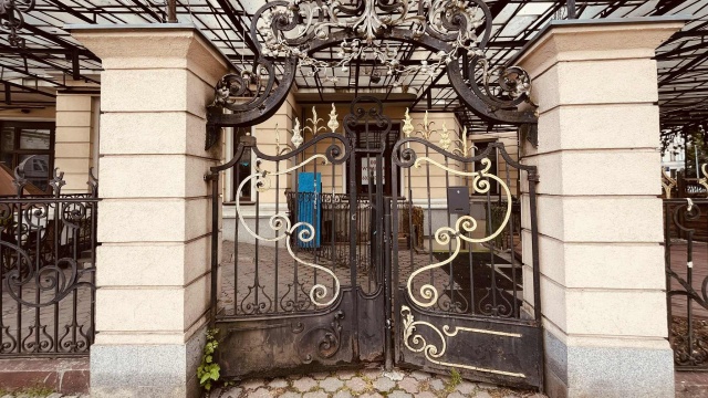 Zabytkowe ogrodzenie odzyska dawny blask. Chodzi o pochodzące z początku XX wieku ogrodzenie wraz z zadaszeniem przedogródka przy ul. Monte Cassino 36.