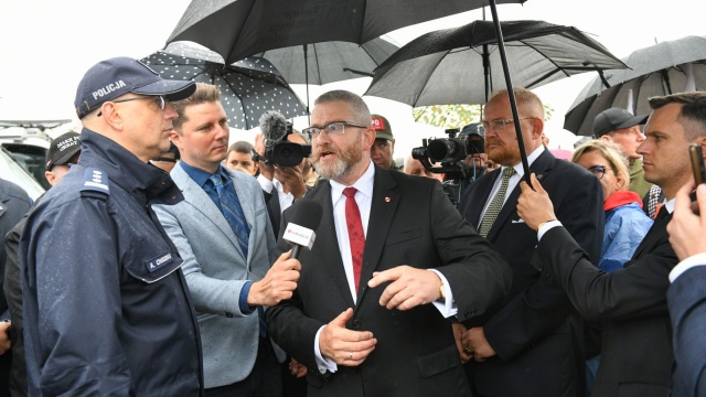 Słowa Grzegorza Brauna są nieakceptowalne - ocenia dyrektor Muzeum Auschwitz-Birkenau Piotr Cywiński.