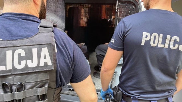 25-latek ze Stargardu poszukiwany listem gończym chciał ukryć się przed policjantami w rzece.