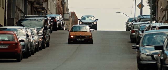 Poniedziałek: Paprotka - to tytuł krótkometrażowego filmu ze Szczecinem w tle, a jego reżyserem jest Adam Zieliński, czyli raper Łona. To filmowy debiut nagradzanego twórcy i opowieść o z pozoru błahym konflikcie, który wywraca codzienność do góry nogami.