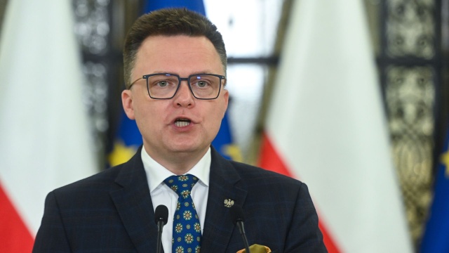 Marszałek Sejmu, lider Polski 2050 Szymon Hołownia poinformował we wtorek, że w listopadzie, po zakończeniu pełnienia przez niego funkcji marszałka Sejmu, Polska 2050 otrzyma stanowisko wicepremiera oraz wicemarszałka Sejmu. Dodał, że nie będzie pełnił żadnej z tych funkcji.