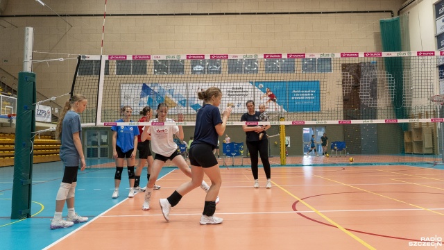 Wakacje z siatkówką - w Policach od soboty trwa siatkarski Camp dla dzieci i młodzieży pod egidą fundacji Gryf-Sport.