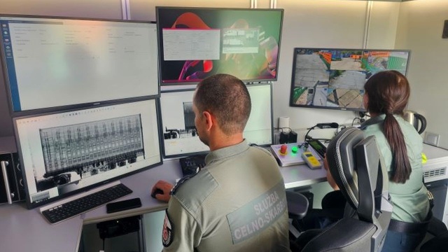 Nowy, wielkogabarytowy skaner RTG mają do dyspozycji funkcjonariusze zachodniopomorskiej skarbówki.