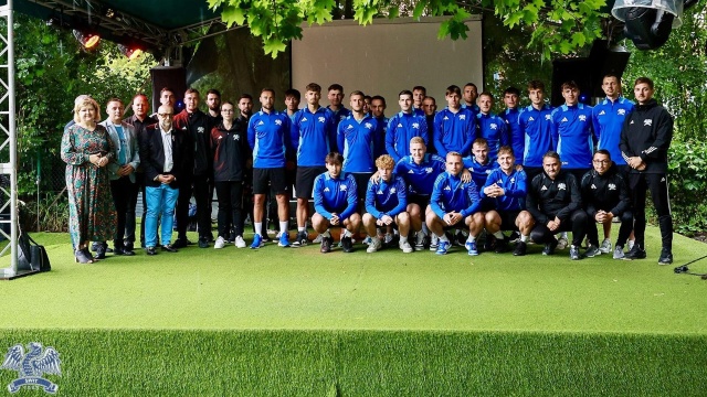 Deszcz nie odstraszył najwierniejszych fanów, którzy mogli poznać wieczorem piłkarzy Świtu szykujących się do zmagań w 2. Lidze. W Ogrodach Śródmieście odbyła się tradycyjna prezentacja szczecińskiej drużyny przed inauguracją rozgrywek.