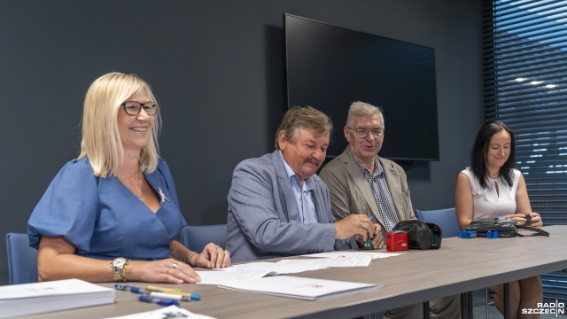 Prawie 2,5 miliona złotych na pomoc dla osób z niepełnosprawnościami, wsparcie seniorów czy psychoedukację. 38 zachodniopomorskich organizacji pozarządowych odebrało dofinansowanie na zaplanowane przez nich działania z zakresu polityki społecznej.