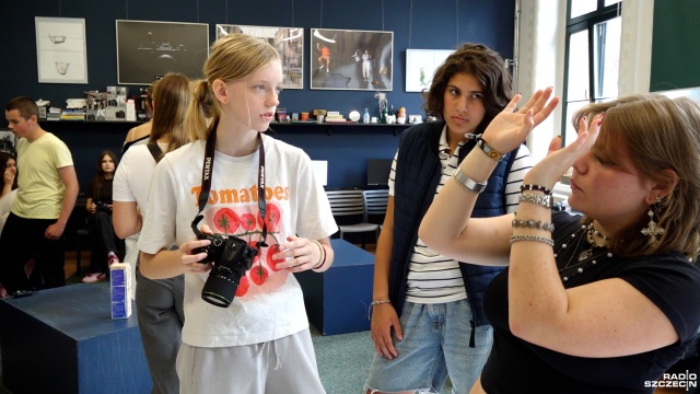 Międzynarodowy Foto Club w szczecińskim Pałacu Młodzieży. Placówka od tygodnia gości młodych artystów z Niemiec i Gruzji.