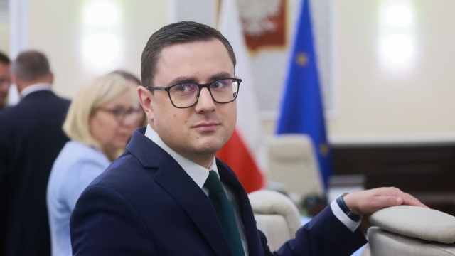 Polska potrzebuje silnego Prokuratora Generalnego i szybkich decyzji związanych z energetyką jądrową - w ten sposób premier Donald Tusk wyjaśniał nominacje dla Waldemara Żurka i Miłosza Motyki na szefów resortów zajmujących się tymi kwestiami.