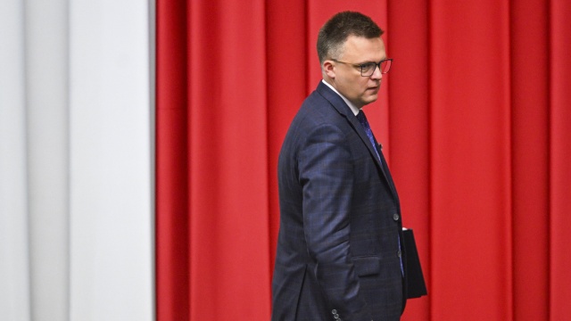 Były były prezes Trybunału Konstytucyjnego Jerzy Stępień skrytykował Szymona Hołownię za jego słowa wypowiedziane w Polsacie News. Marszałek Sejmu powiedział, że namawiano go do dokonania zamachu stanu poprzez unieważnienie wyboru Karola Nawrockiego na prezydenta.