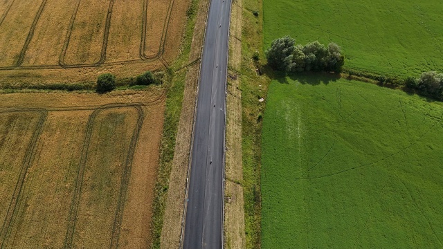 Trwa przebudowa drogi wojewódzka nr 112 - to dawna krajówka nr 6. Remontowany jest półkilometrowy odcinek obwodnicy Karlina, a konkretnie skrzyżowania z drogą wojewódzką 163 do Białogardu.