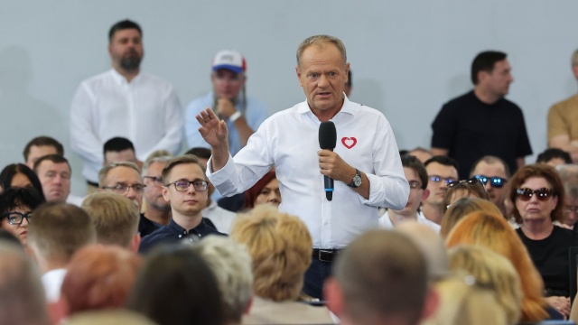 Donald Tusk powiedział, że w kwestii wyborów prezydenckich nie ma powodu do satysfakcji, ale jako szef polskiego rządu nie będzie robił rzeczy, zwiększających zmieszanie w kraju.
