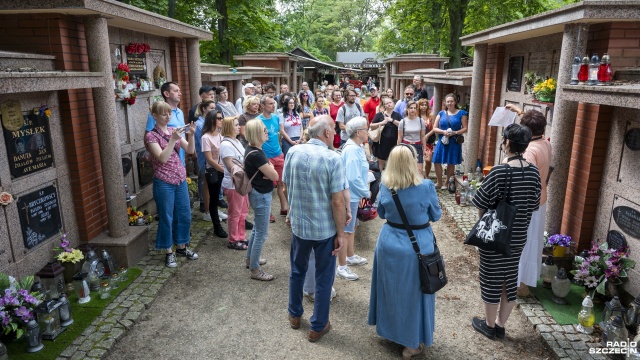 Tu nie ma tematów tabu - mówiły organizatorki czwartego Zzagrobowego spaceru po Cmentarzu Centralnym.