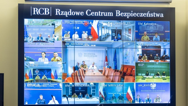 Strażacy interweniowali w całym kraju ponad 1000 razy - nad Polską przeszły gwałtowne deszcze i burze.