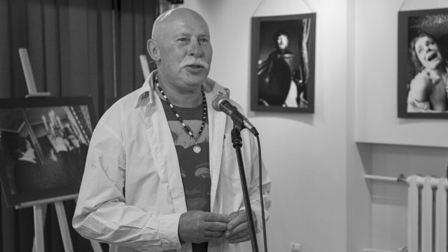 Nie żyje szczeciński artysta fotograf Zbigniew Ryngwelski. Był absolwentem II Liceum Ogólnokształcącego w Szczecinie i od końca lat 70-tych prowadził atelier fotograficzne. Fotografem zawodowym został w 1978 roku. Zajmował się fotografia dokumentalną, społeczną, sportową, teatralną a ostatnio przyrody.