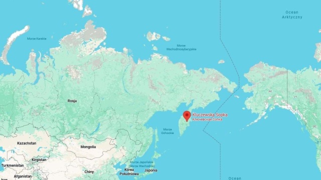 Trzęsienie ziemi na Kamczatce mogło przyspieszyć erupcję wulkanu. Jak informują lokalne media, wulkan Kluczewski wyrzuca lawę i kłęby pary. Erupcja może potrwać wiele godzin, a nawet dni.