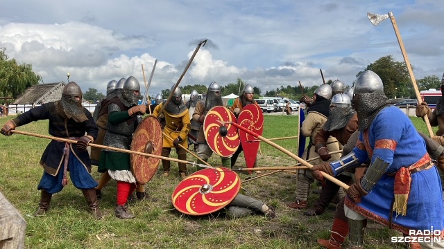 Woliński skansen na Festiwal Słowin i Wikingów, przyciągnął tłumy. Rekonstruktorzy, wojowie i rodzime przysmaki sprawiły, że turyści chętnie odwiedzają słowiańską wioskę.