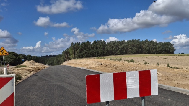 Jesienią przyszłego roku zakończą się prace na drodze wojewódzkiej 102 Trzebiatów - Kołobrzeg.