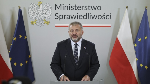 Priorytetem przywrócenie praworządności - mówił minister sprawiedliwości Waldemar Żurek w trakcie pierwszej konferencji prasowej jako szef resortu. Waldemar Żurek objął ministerstwo po Adamie Bodnarze w ubiegłym tygodniu. Teraz przedstawił plany kierowania resortem.