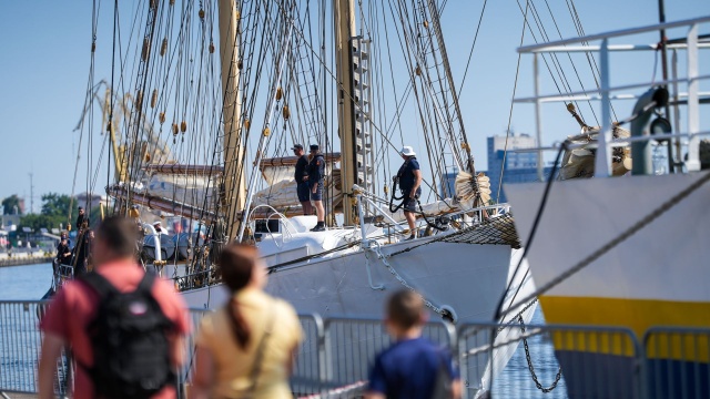 Przed nami trzy dni atrakcji podczas wydarzenia Żagle 2025. Od piątku do niedzieli Szczecin zamieni się w tętniący życiem port pełen żagli, muzyki i morskiej atmosfery.