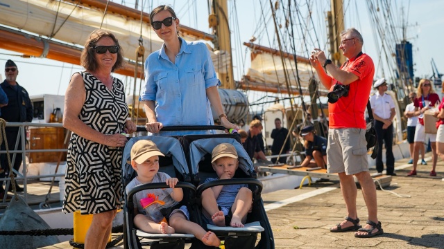 Policja przypomina o zasadach zachowania bezpieczeństwa w tłumie.