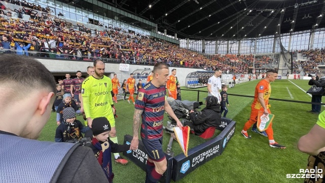 Upał niestraszny piłkarzom Pogoni. Szczecinianie pomimo wysokiej temperatury zaliczyli w piątek, zgodnie z planem kolejny trening przed niedzielnym meczem z Górnikiem Zabrze w ekstraklasie.