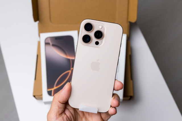 iPhone to aktualnie jeden z najchętniej wybieranych smartfonów, który można wykorzystać w celach rozrywkowych, służbowych czy nawet do nauki. To urządzenie, które często można znaleźć w rękach profesjonalistów chcących wykonać genialne zdjęcia czy wideo. A sam aparat to potężne narzędzie m.in. dla cyfrowych twórców. Zobacz, jak możesz wykorzystać możliwości iPhonea do realizacji swoich kreatywnych projektów.