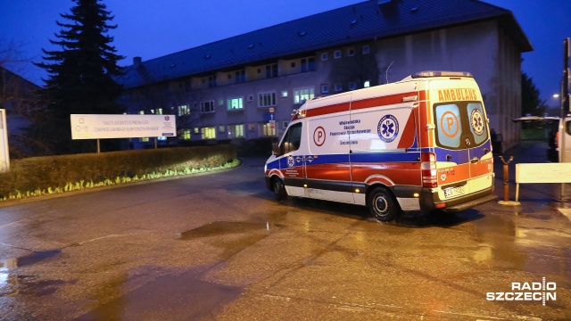 Trzech ratowników medycznych zamiast dwóch czy dojazd karetki od pacjenta do szpitalnych oddziałów ratunkowych w czasie nie dłuższym niż 45 minut - to nowe standardy, które wprowadza ustawa o ratownictwie medycznym, która weszła w życie dwa dni temu.