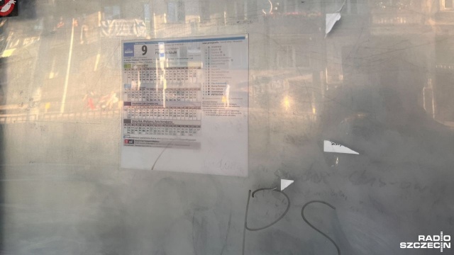 Pasażerowie szczecińskiej komunikacji miejskiej skarżą się na brak rozkładów jazdy na niektórych przystankach.