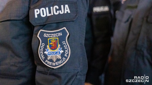 Szczecińscy policjanci zatrzymali trzy osoby podejrzane o kradzież elementów z zaparkowanego pojazdu na terenie Prawobrzeża.