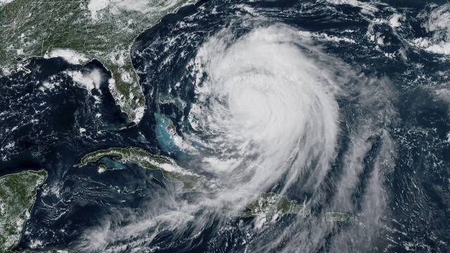 Huragan Erin w USA przybiera na sile. Ma obecnie kategorię drugą. Prędkość wiatru przekracza 180 kilometrów na godzinę.