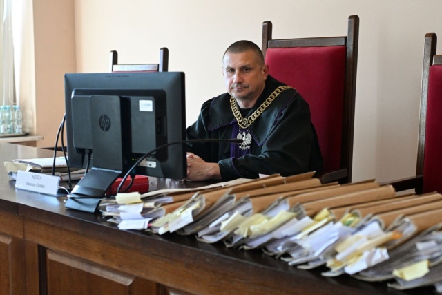 Sebastian M. pozostanie w areszcie do 24 grudnia. Sąd Okręgowy w Piotrkowie Trybunalskim nie uwzględnił zażalenia obrońcy oskarżonego o spowodowanie śmiertelnego wypadku na A1 pod Piotrkowem Trybunalskim, w którym zginęła trzyosobowa rodzina.