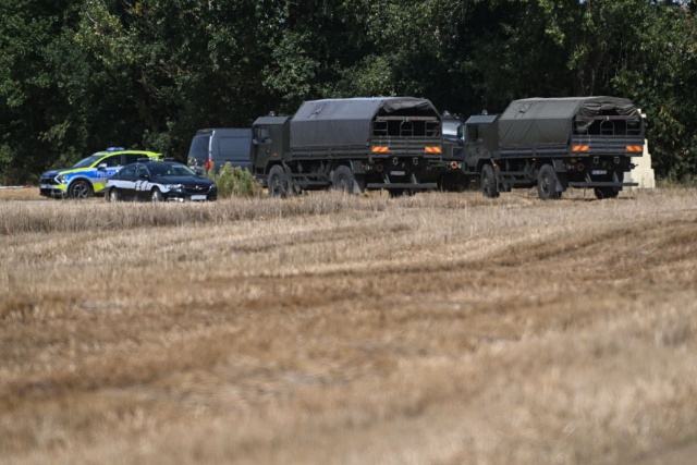 Prokuratura zakończyła prace w miejscu wybuchu drona w miejscowości Osiny w województwie lubelskim. W oględzinach miejsca zdarzenia i w zbieraniu śladów brało udział około stu pięćdziesięciu osób.