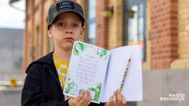 Od 300 do nawet do 700 złotych wydadzą średnio rodzice na tegoroczną wyprawkę szkolną na jedno dziecko - według badań przeprowadzonych przez firmę PayPo.