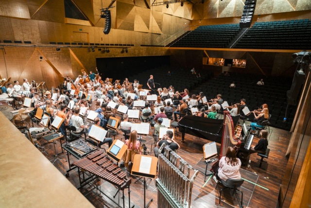 Niezwykła relacja między mistrzem a uczniem, to jedna z najważniejszych więzi w muzyce klasycznej. To właśnie ona będzie tematem piątkowego koncertu w Złotej Sali Filharmonii Filharmonii im. Mieczysława Karłowicza w Szczecinie w ramach 13. edycji International Lutosławski Youth Orchestra.