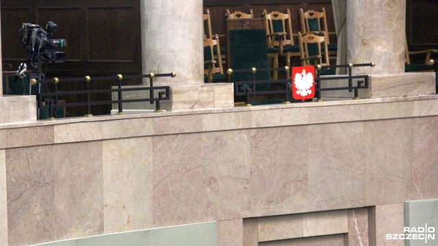 Czy czeka nas zmiana konstytucji Obecna ustawa zasadnicza obowiązuje od 1997 roku. Na przełomie września i października prezydent Karol Nawrocki powoła radę, która będzie pracowała nad projektem nowej konstytucji. Miałaby zakładać wzmocnienie władzy prezydenta.