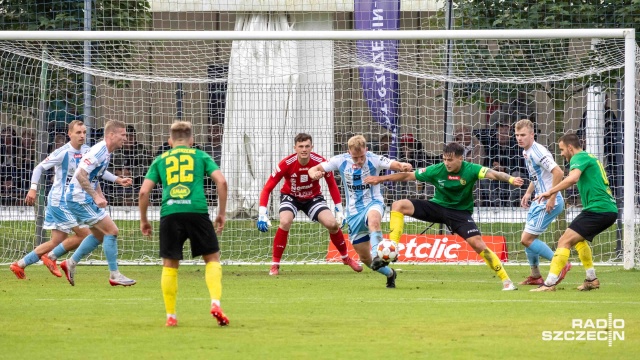 Świt Szczecin kontynuuje dobrą grę w 2. Lidze. Duma Skolwina pokonała na własnym stadionie GKS Jastrzębie 3:1.