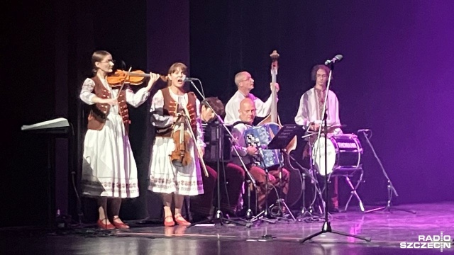 W sobotę w Operze na Zamku wystąpiły dwa zespoły ze wsi Mokre na Podkarpaciu. Zespół Pieśni i Tańca Osławiany oraz Zespół Spiwanka zaprezentowały kulturę Ukraińców mieszkających w Polsce.
